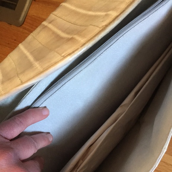 Original owner vintage 1980s white eel skin purse - Picture 8 of 8